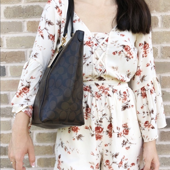 🌺🌺🌺- NWT Coach Large Tote - Picture 5 of 8